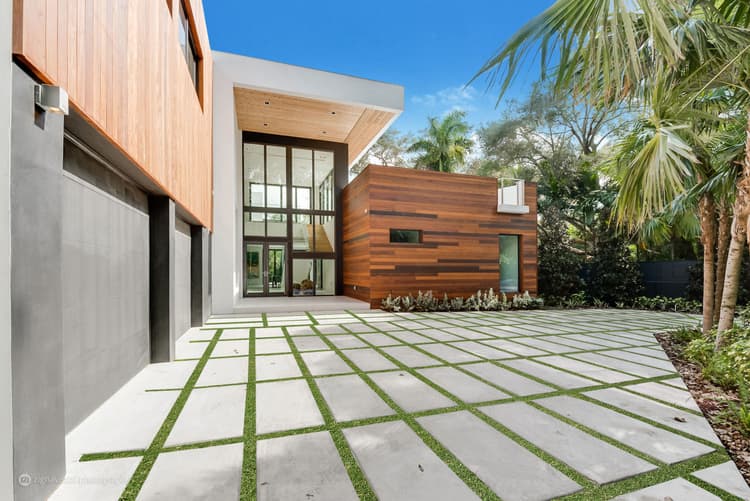 4131 S DOUGLAS RD, MIAMI, FL