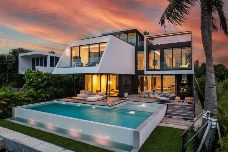 1369 N VENETIAN WAY MIAMI BEACH, FL